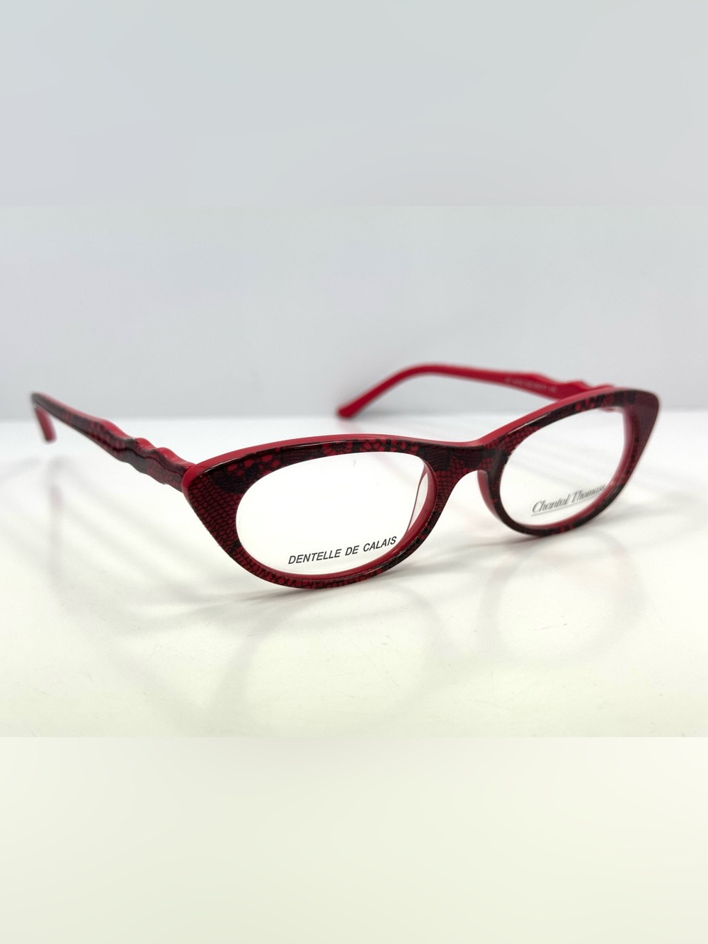 Chic Red Cat-Eye Women's Glasses - Dentelle De Calais